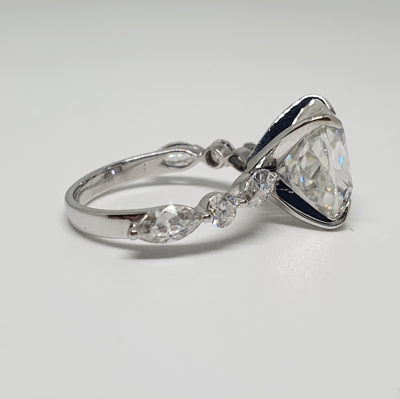 4.50 Ct Elongated Cushion Cut Moissanite Ring - Picture 5 of 11